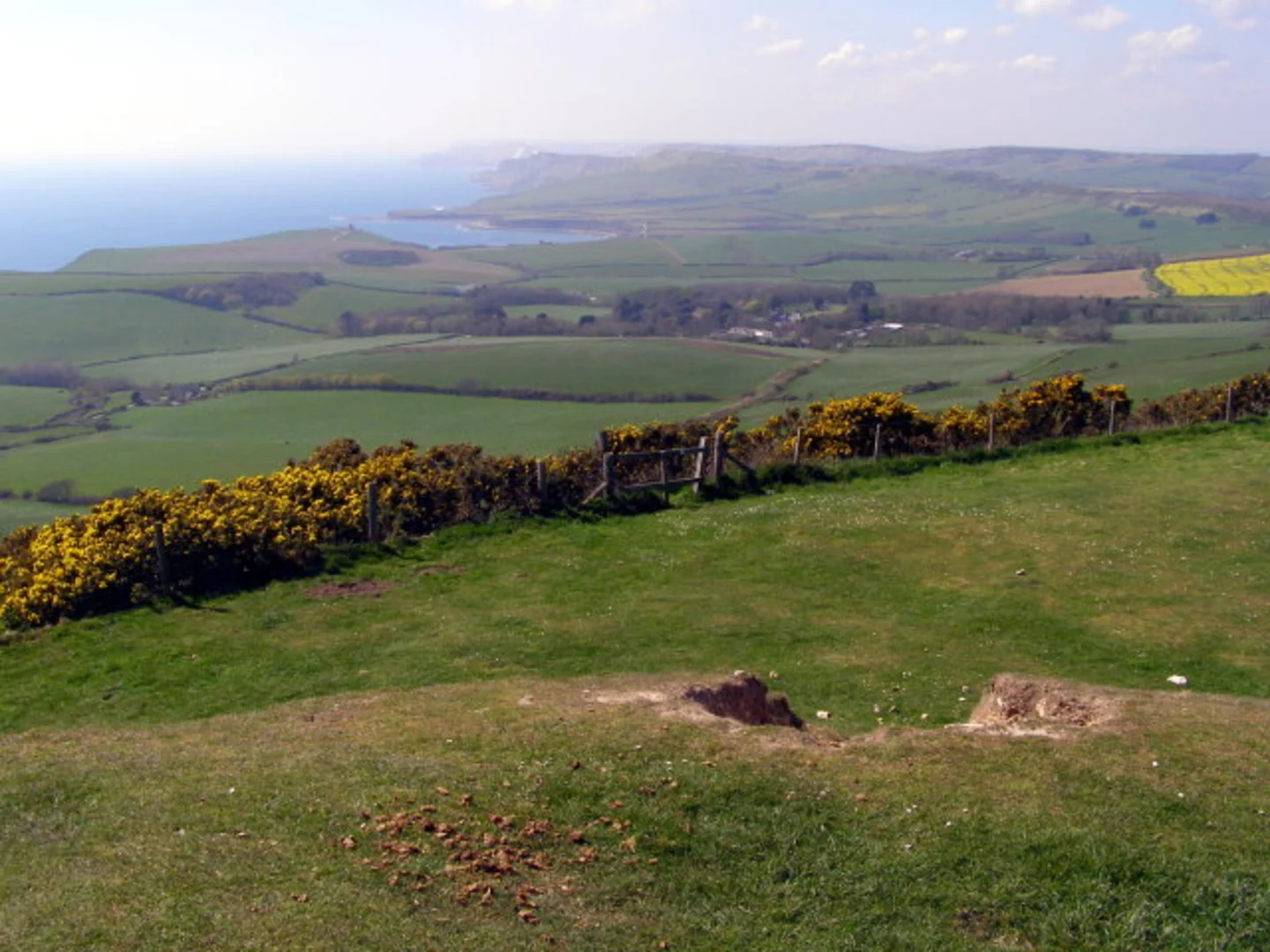 An image depicting the trail Swyre Head Walk and its surrounding area.