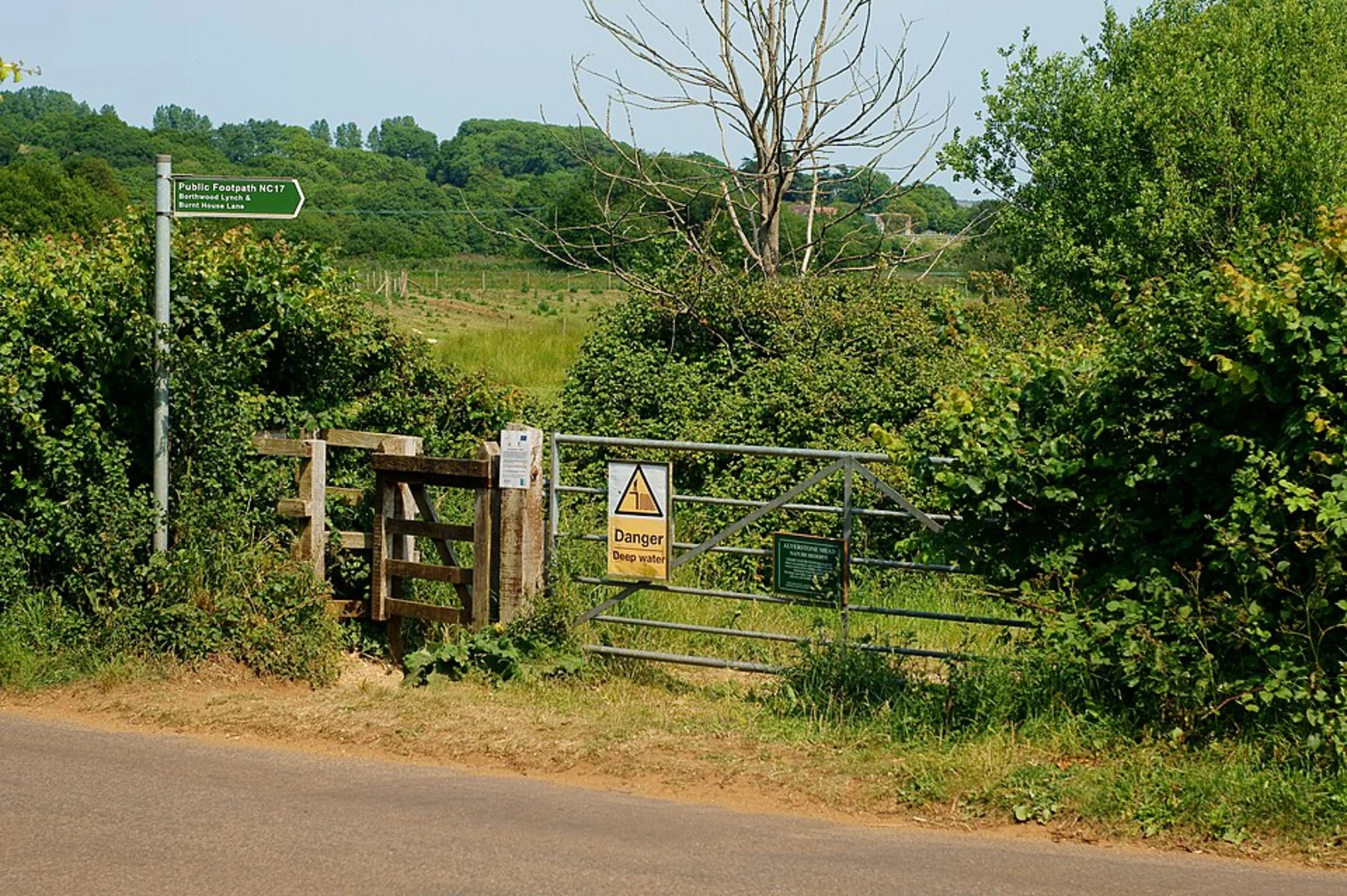An image depicting the trail Sandown to Ryde Walk and its surrounding area.
