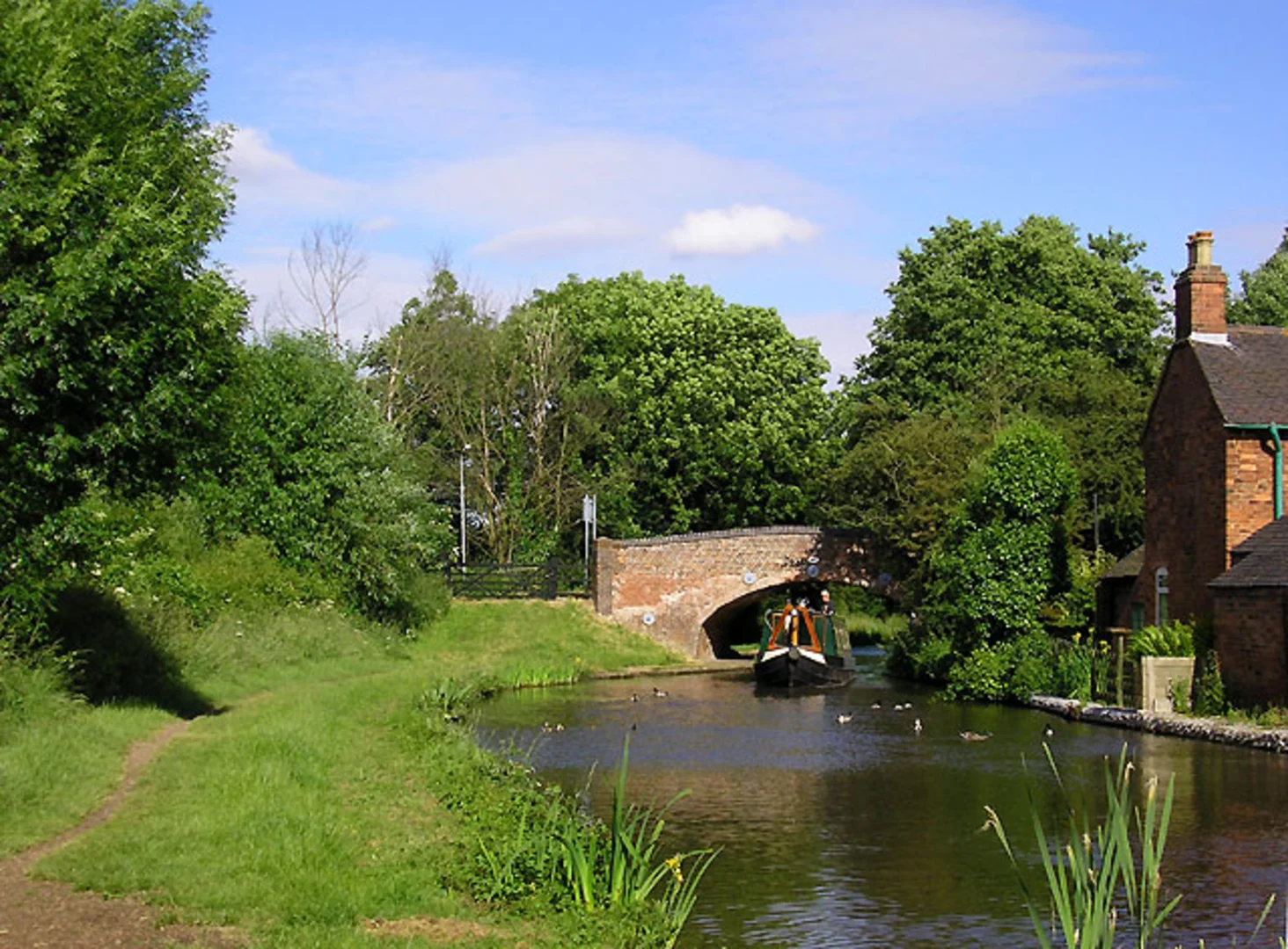 An image depicting the trail Coventry Canal and Fradley Reservoir Loop and its surrounding area.