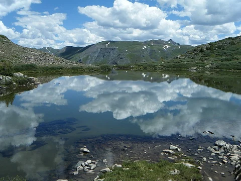 An image depicting the trail Cunningham Gulch Trail and its surrounding area.