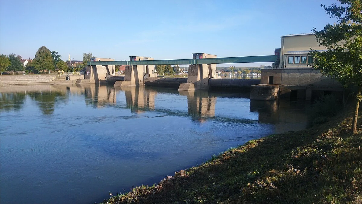 Main River via Astheimer Quittenlehrpfad Mainweg Teil