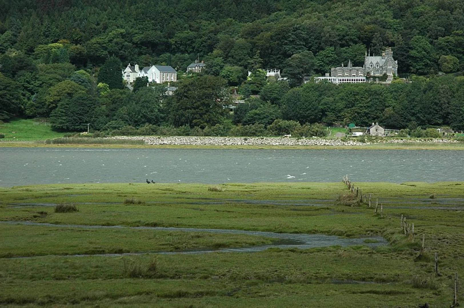 An image depicting the trail Clogau - Bontddu and its surrounding area.