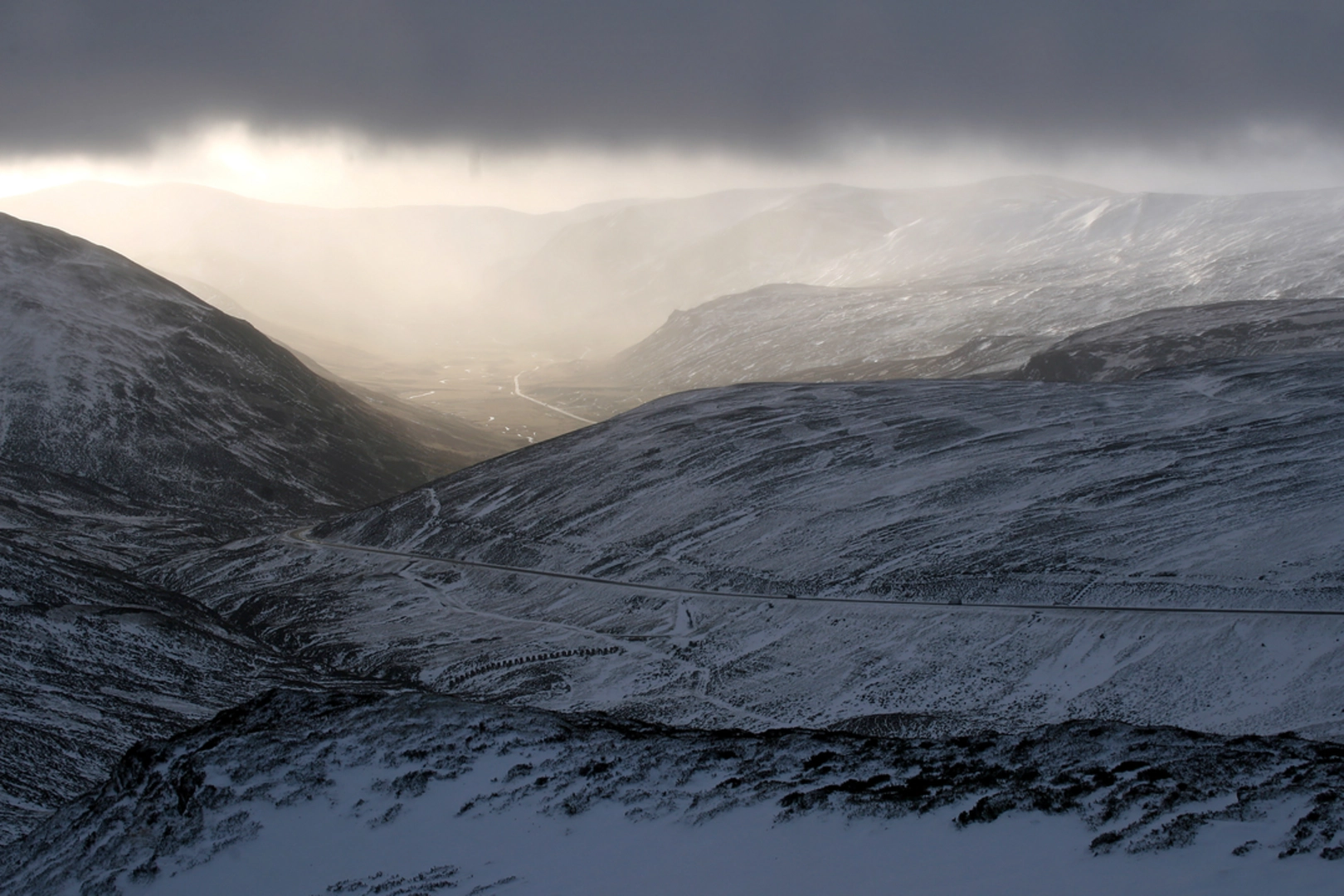 An image depicting the trail Glas Maol and its surrounding area.