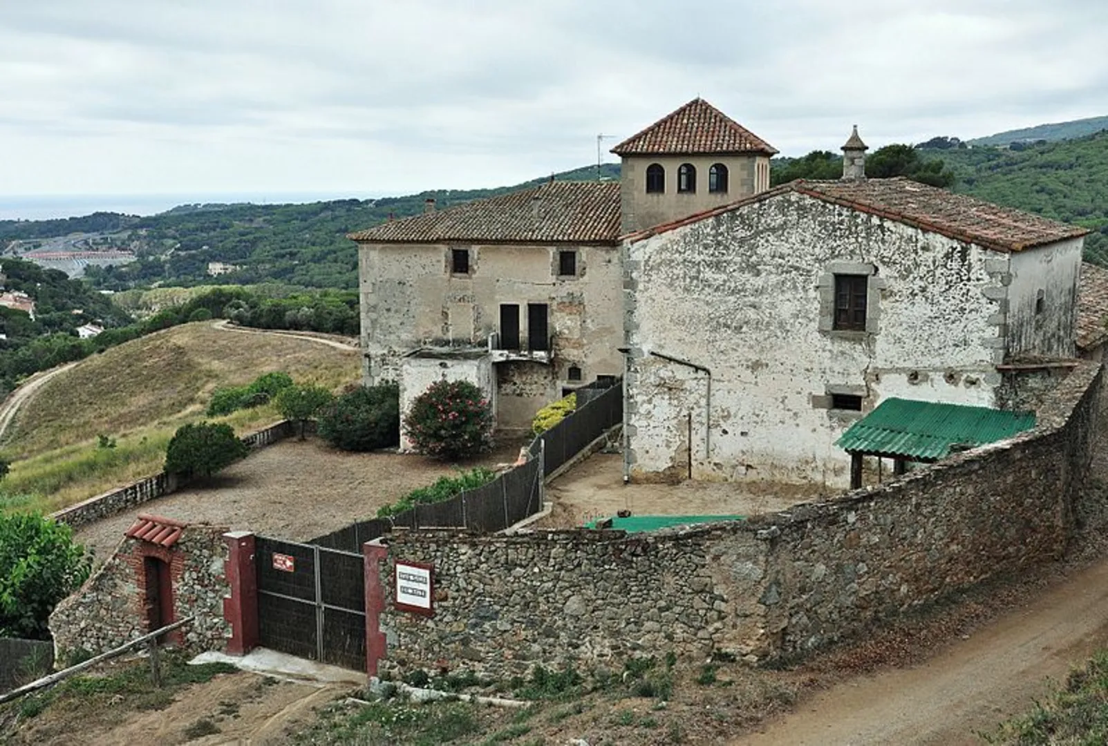 An image depicting the trail Camino from Torrent d'en Puig to El Corral SL C 76 and its surrounding area.