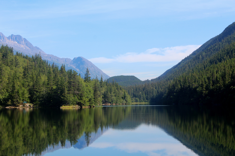 An image depicting the trail Lower Dewey Lake Trail and its surrounding area.