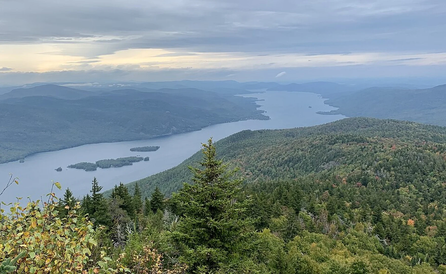 An image depicting the trail Brown Mountain and Huckleberry Mountain via Deer Leap Trail and its surrounding area.