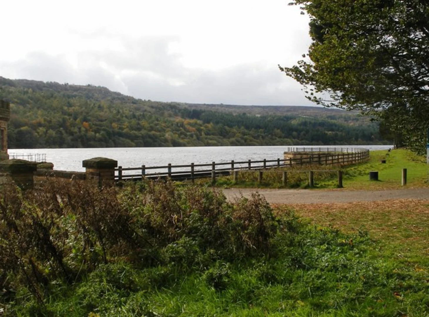 An image depicting the trail More Hall and Broomhead Reservoir Loop and its surrounding area.