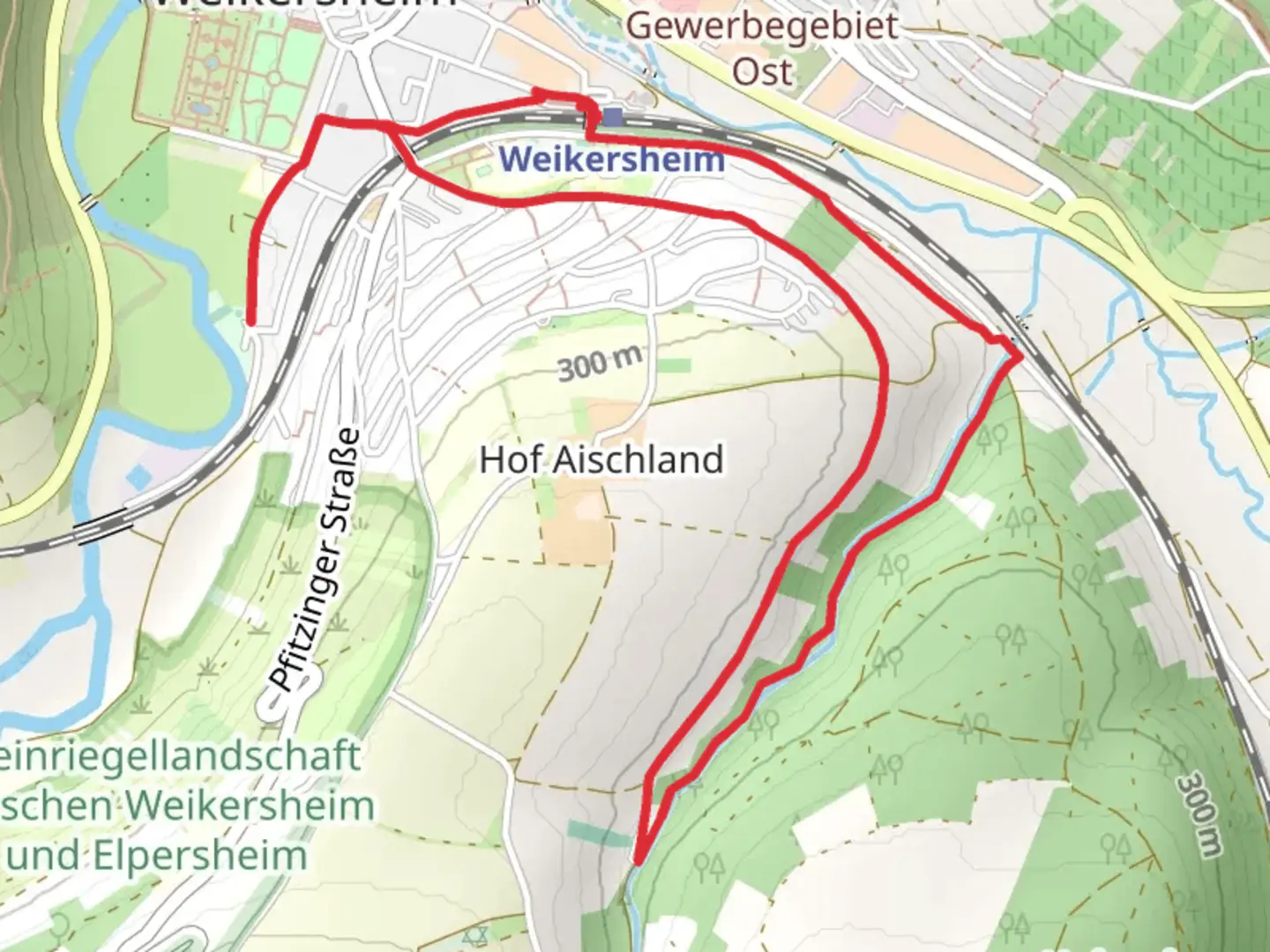An image depicting the trail Main-Neckar Rhein Weg and Bergkirche Laudenbach and its surrounding area.