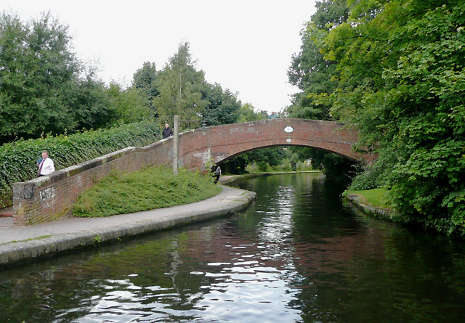 An image depicting the trail Worcester and Birmingham Canal and Grand Union Canal Walk and its surrounding area.