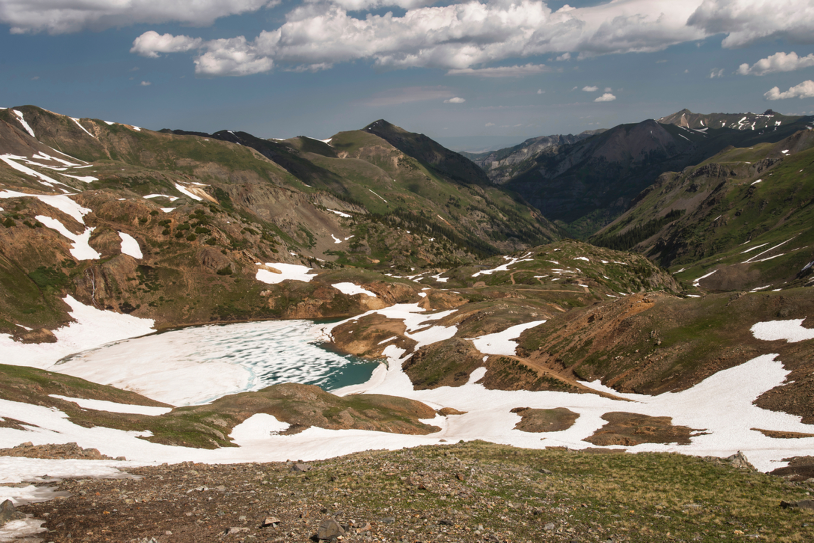 An image depicting the trail Hurricane Peak, California Pass and Lake Como and its surrounding area.