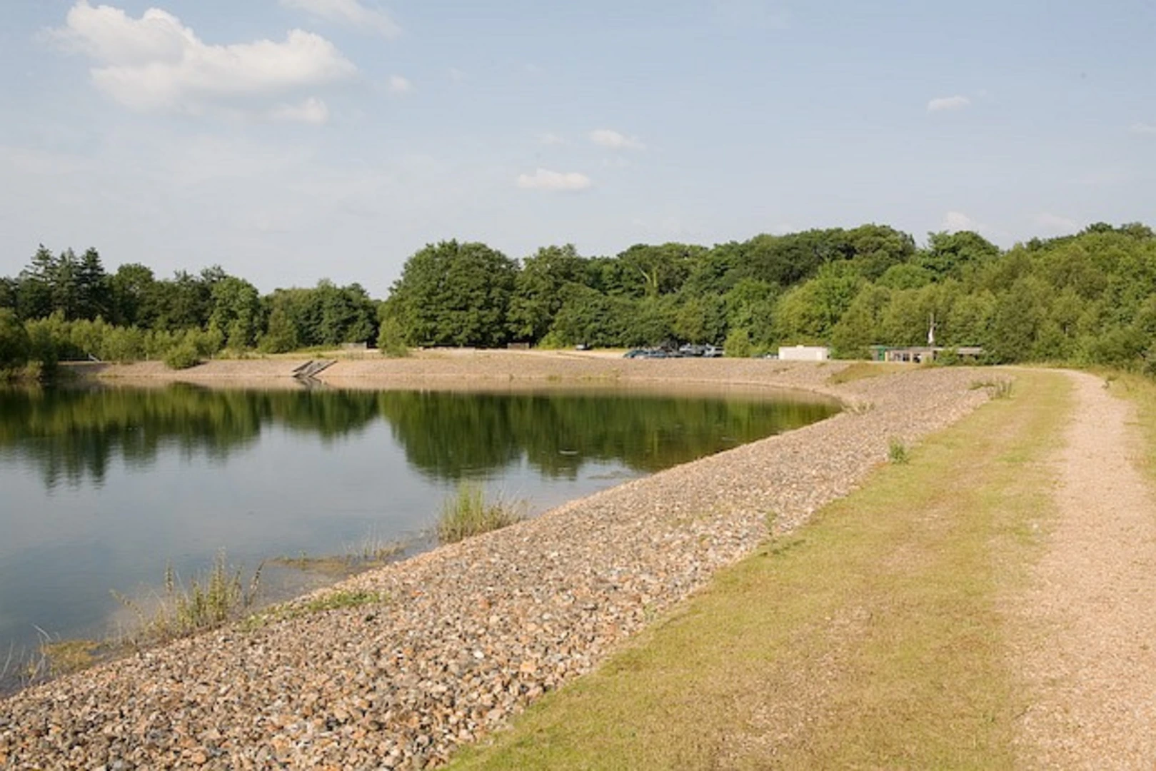 An image depicting the trail Blashford Lakes Accessible Trail and its surrounding area.