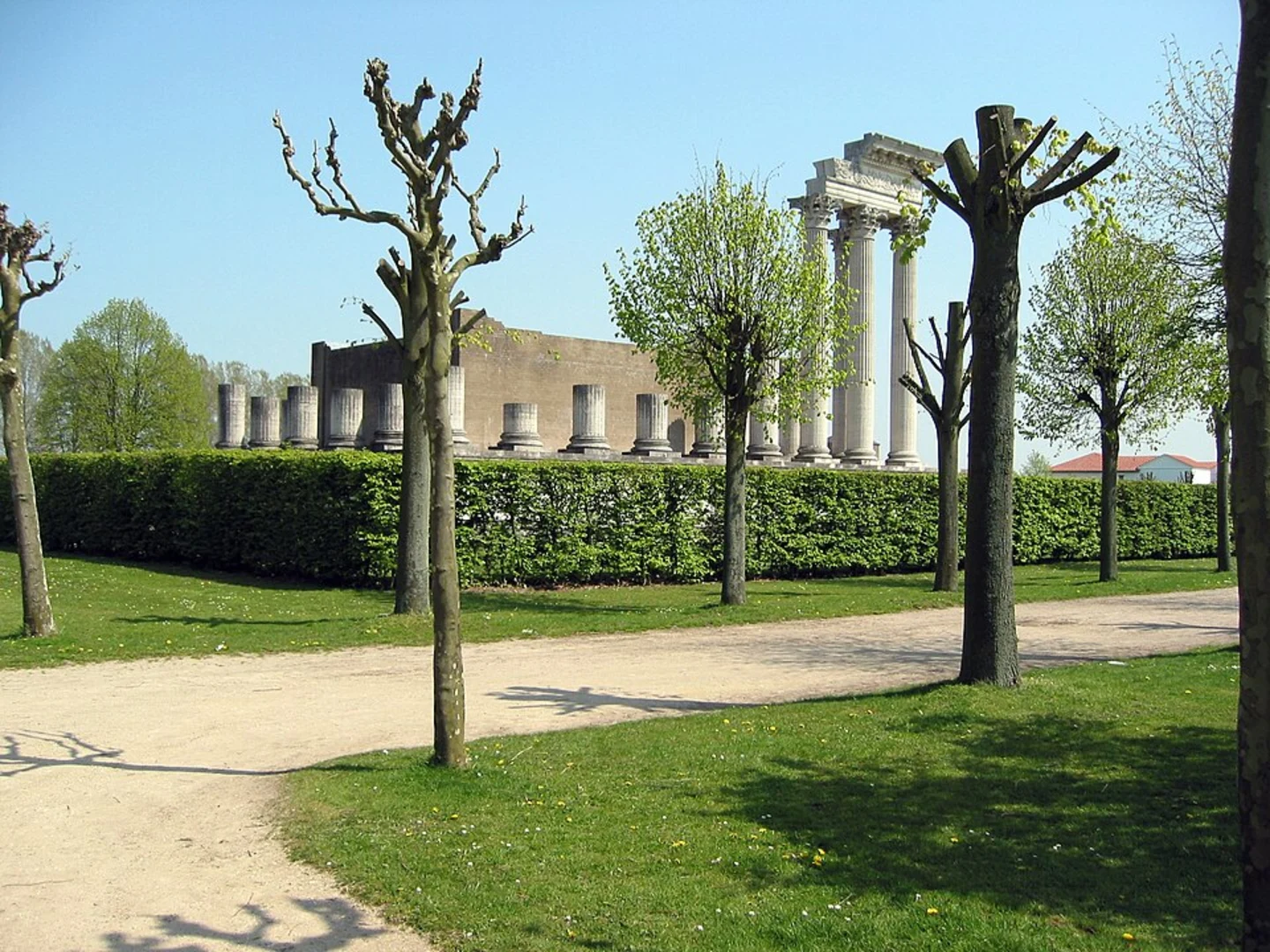An image depicting the trail Rhine walk from Xanten and its surrounding area.