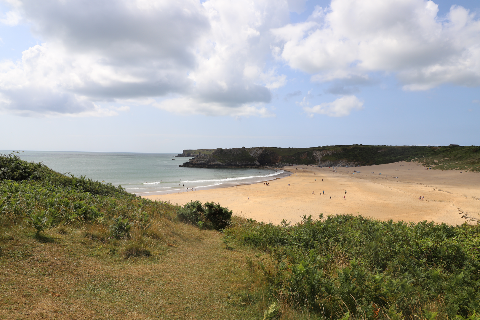 An image depicting the trail Manorbier Castle Path and its surrounding area.