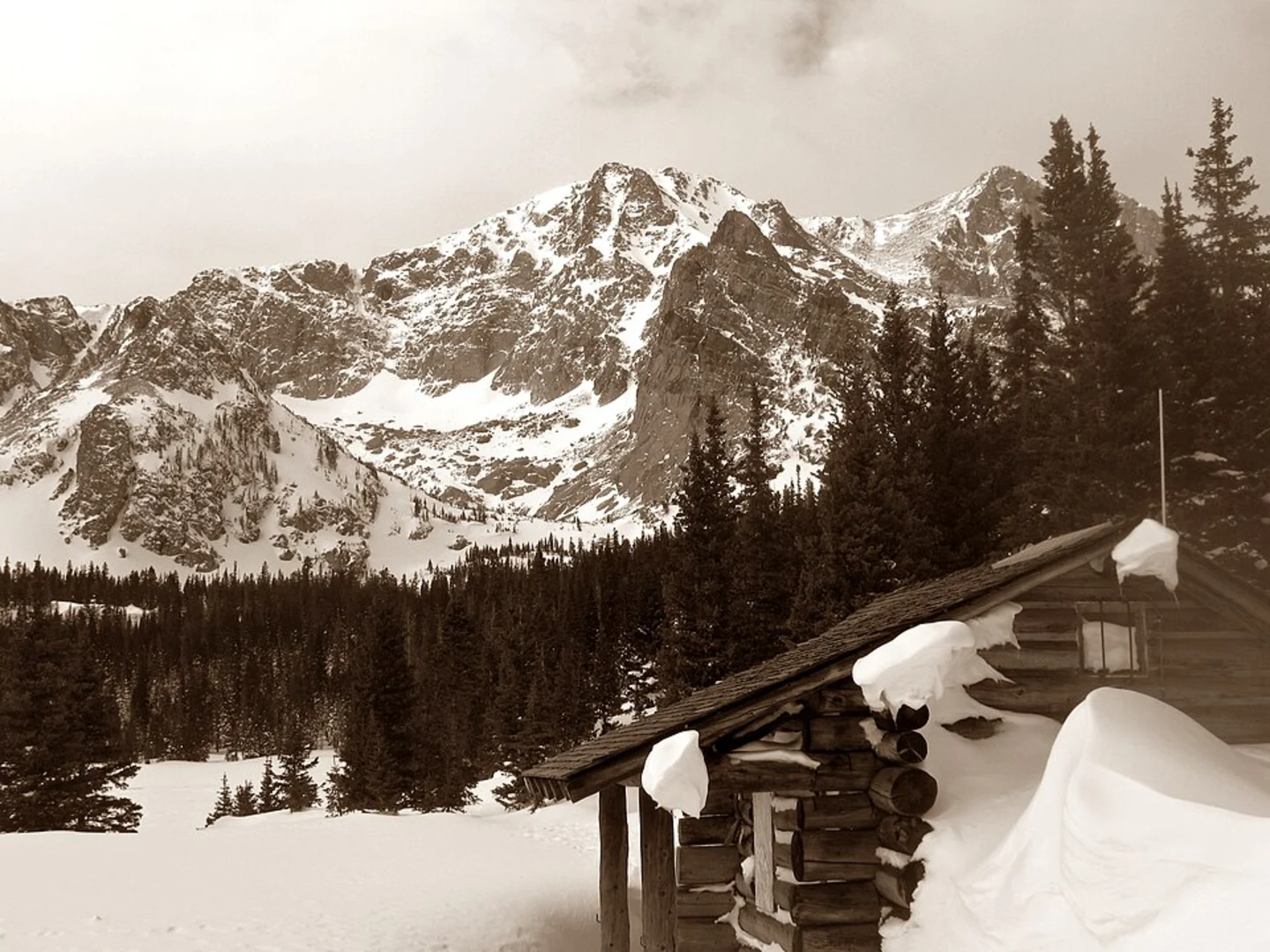 An image depicting the trail Boulder - Grand Pass and Thunder Lake Trail and its surrounding area.