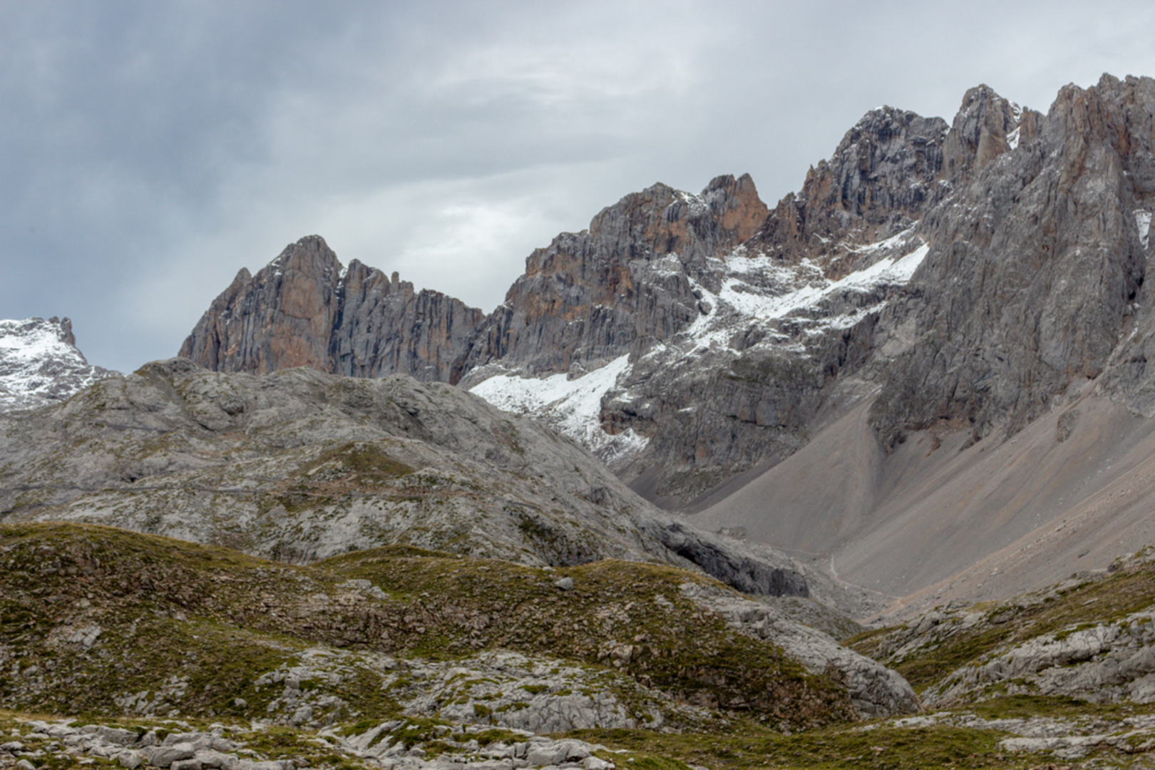 An image depicting the trail Macizo de Ándara PR PNPE 28 and its surrounding area.