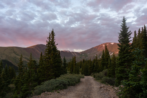 An image depicting the trail Horseshoe Basin Trail and its surrounding area.