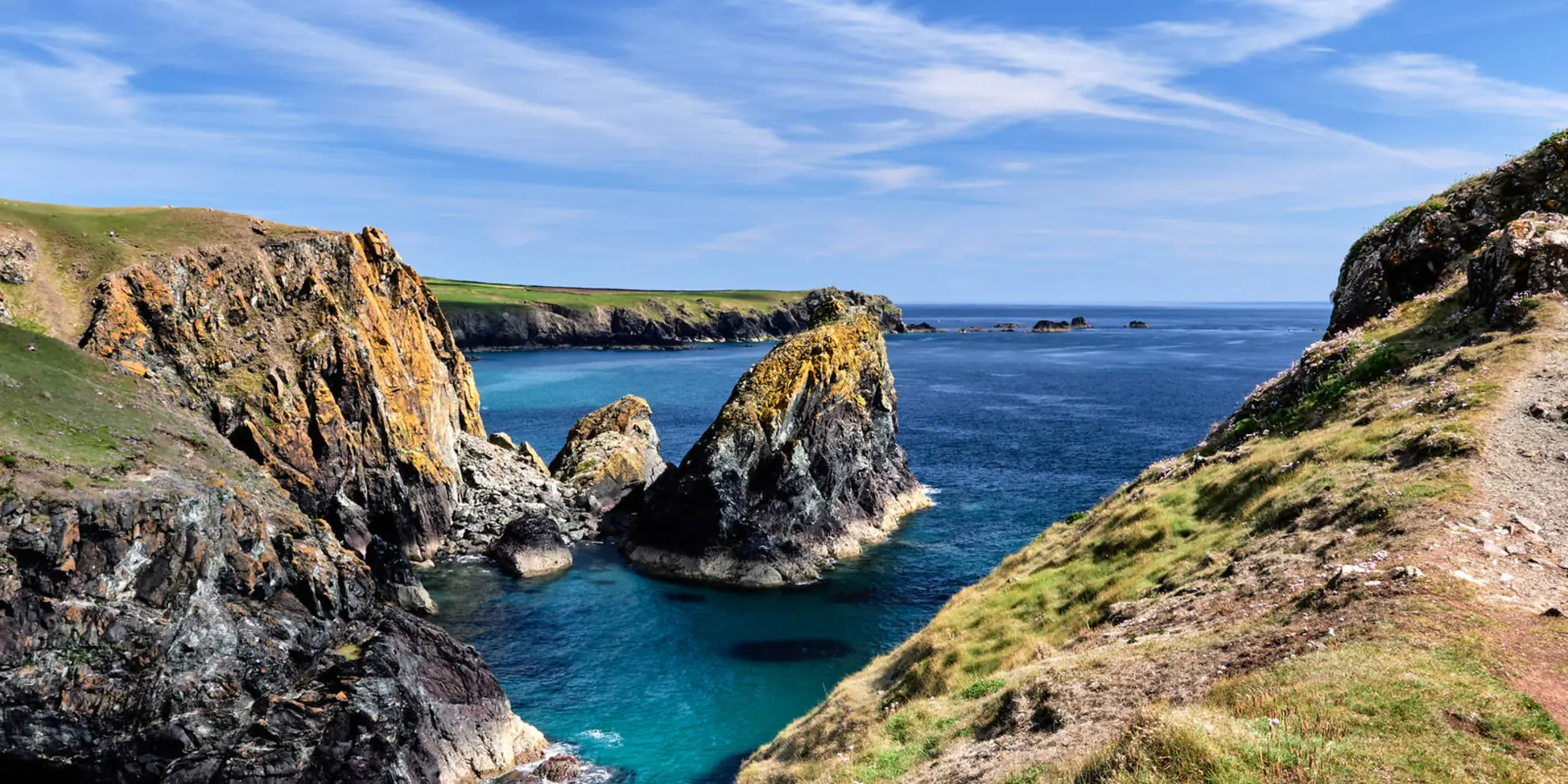 An image depicting the trail Kynance Cove Walk and its surrounding area.