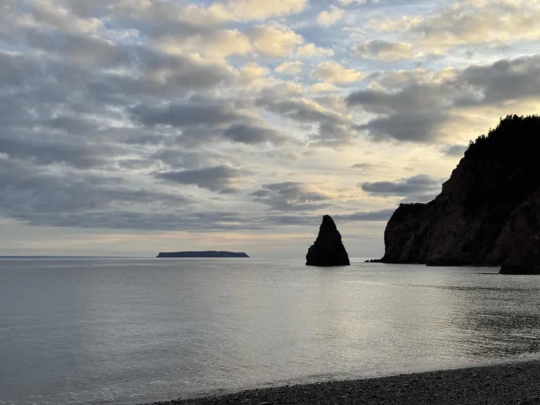 An image depicting the trail Cape Chignecto Coastal Loop and its surrounding area.