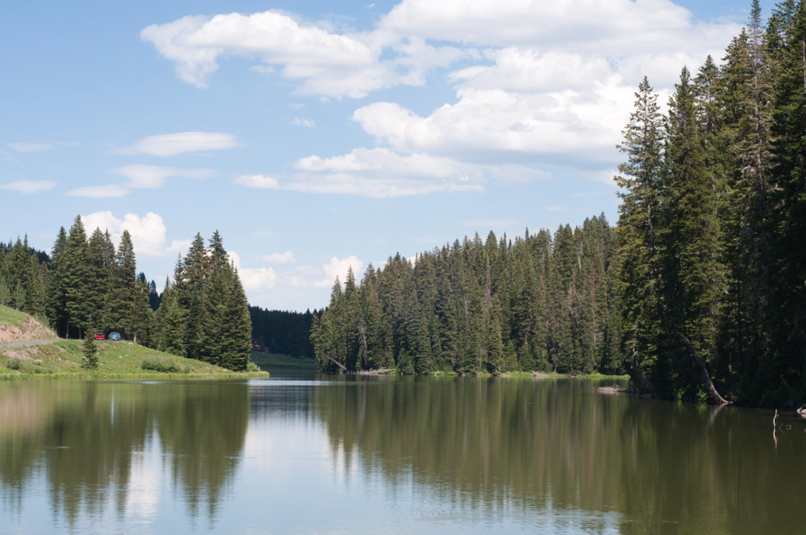 An image depicting the trail Alexander Lake and Baron Lake Trail and its surrounding area.