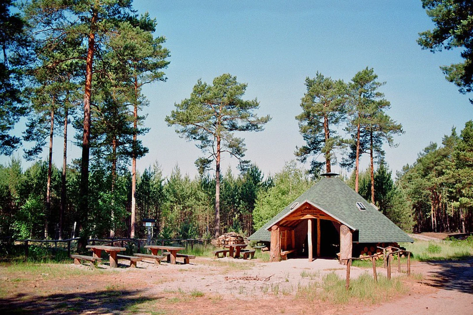 An image depicting the trail Teufelsley va Teufelsleyweg and Ville Eifel Weg and its surrounding area.