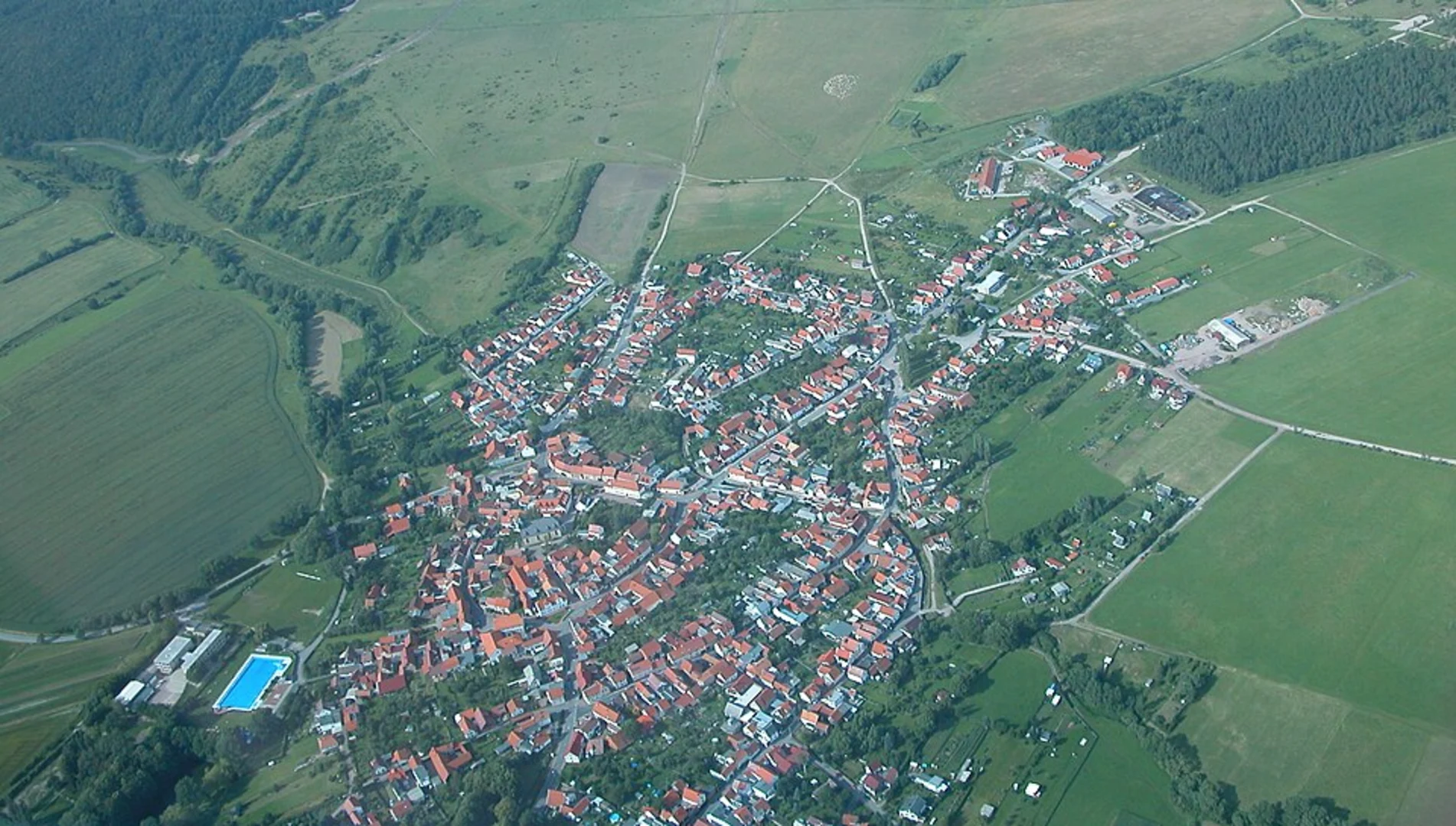 An image depicting the trail Aueteich via Woelfiser Runde and its surrounding area.