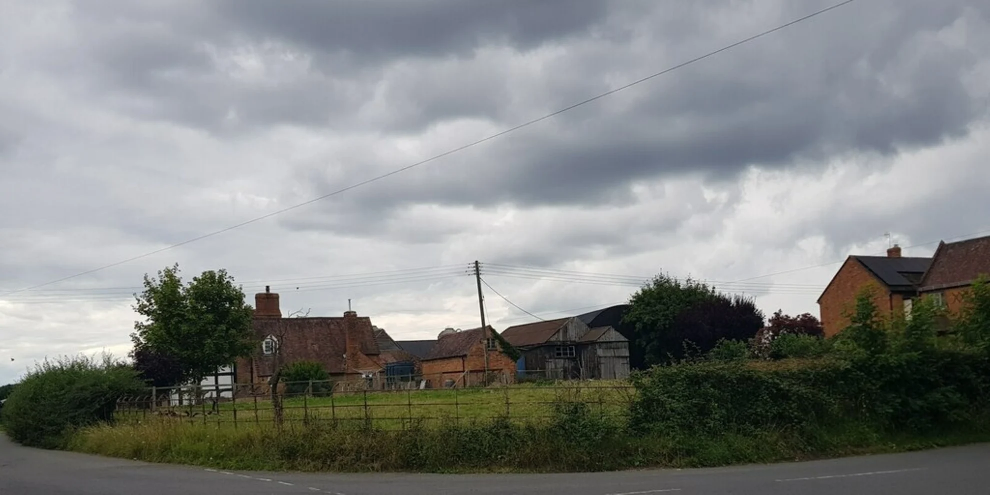 An image depicting the trail Broughton Hackett to White Ladies Aston Loop and its surrounding area.