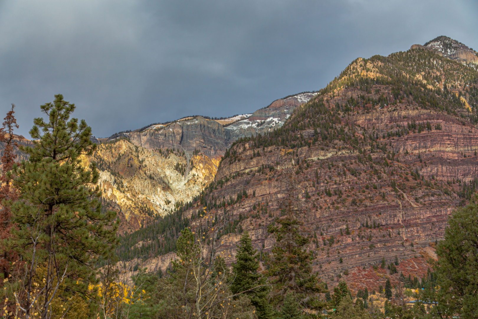 An image depicting the trail Twin Peaks Trail and its surrounding area.