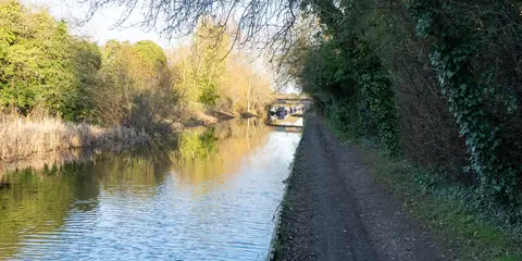 An image depicting the trail Grand Union Canal Walk - Slough Arm and its surrounding area.