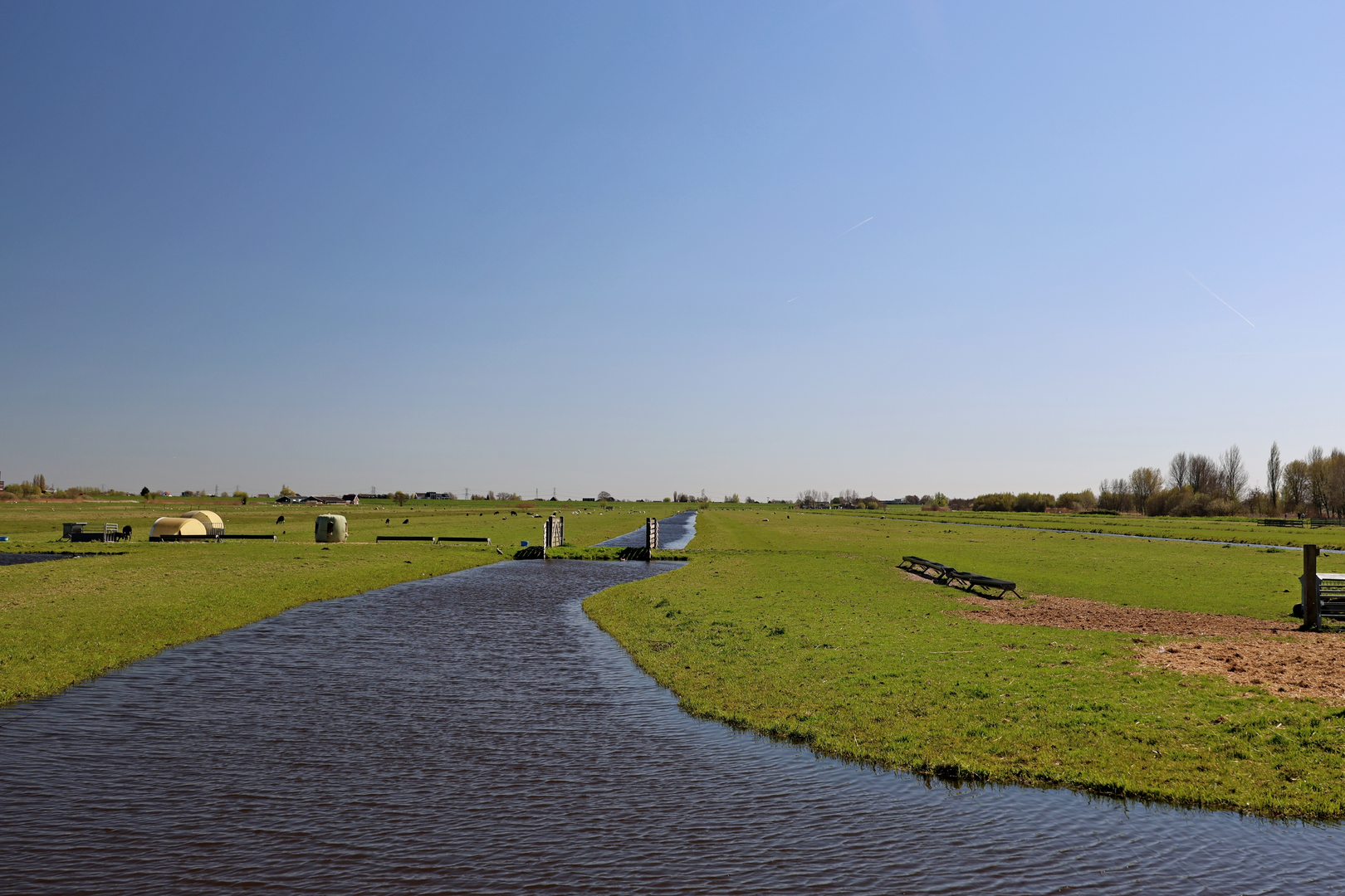 An image depicting the trail Hitland Noord via Motenweteringpad, Pettenpad and De Mient and its surrounding area.