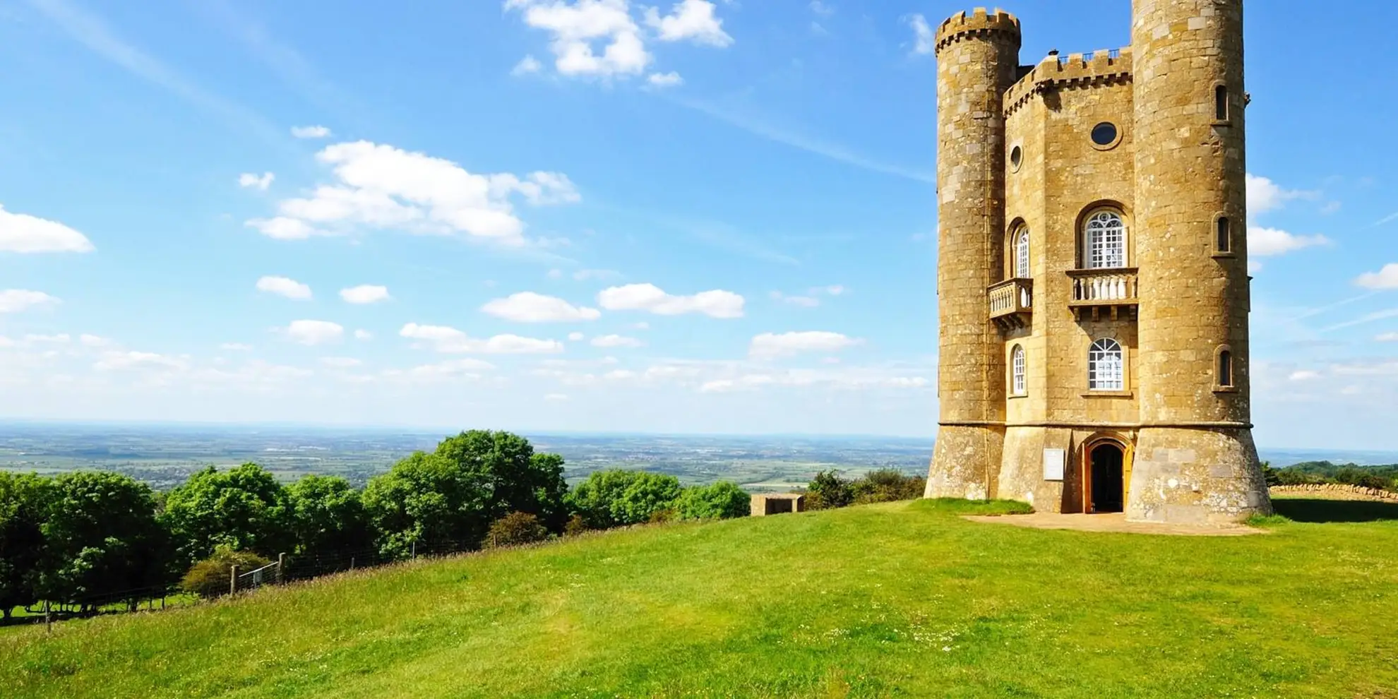 An image depicting the trail The Broadway Tower from Broadway and its surrounding area.