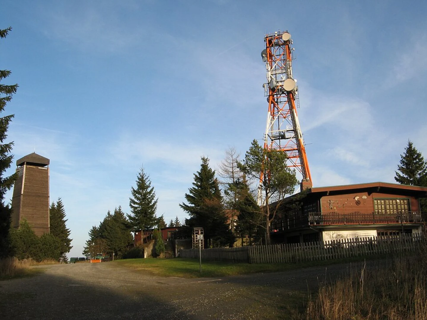 An image depicting the trail Auerhahn Liebesbankweg Loop - Auerhahn and its surrounding area.