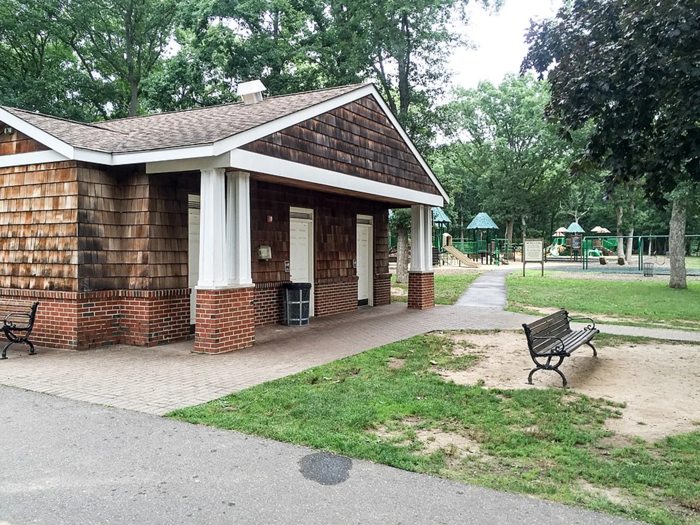 An image depicting the trail Bethpage State Park Loop and its surrounding area.