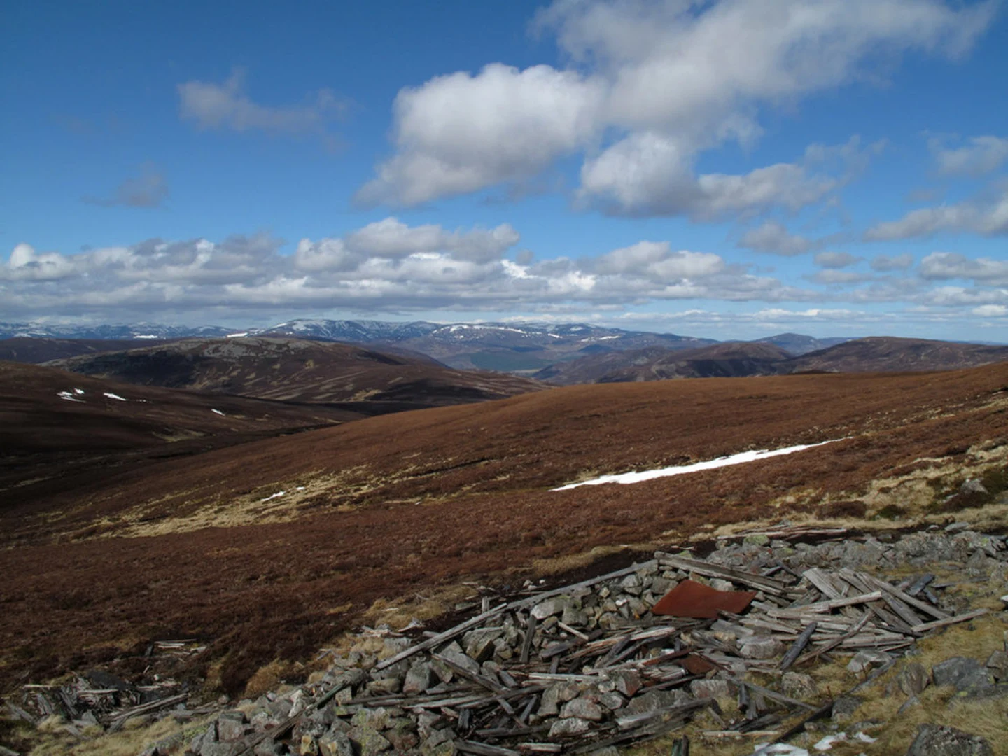 An image depicting the trail Càrn an Tuirc and its surrounding area.