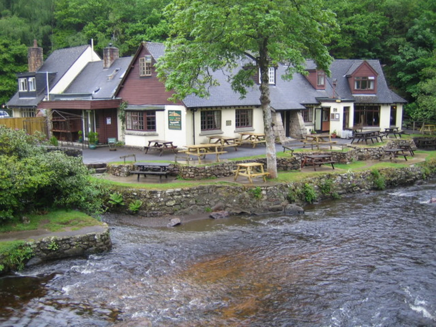 An image depicting the trail View of Valley and Houndsmoor Wood Loop and its surrounding area.