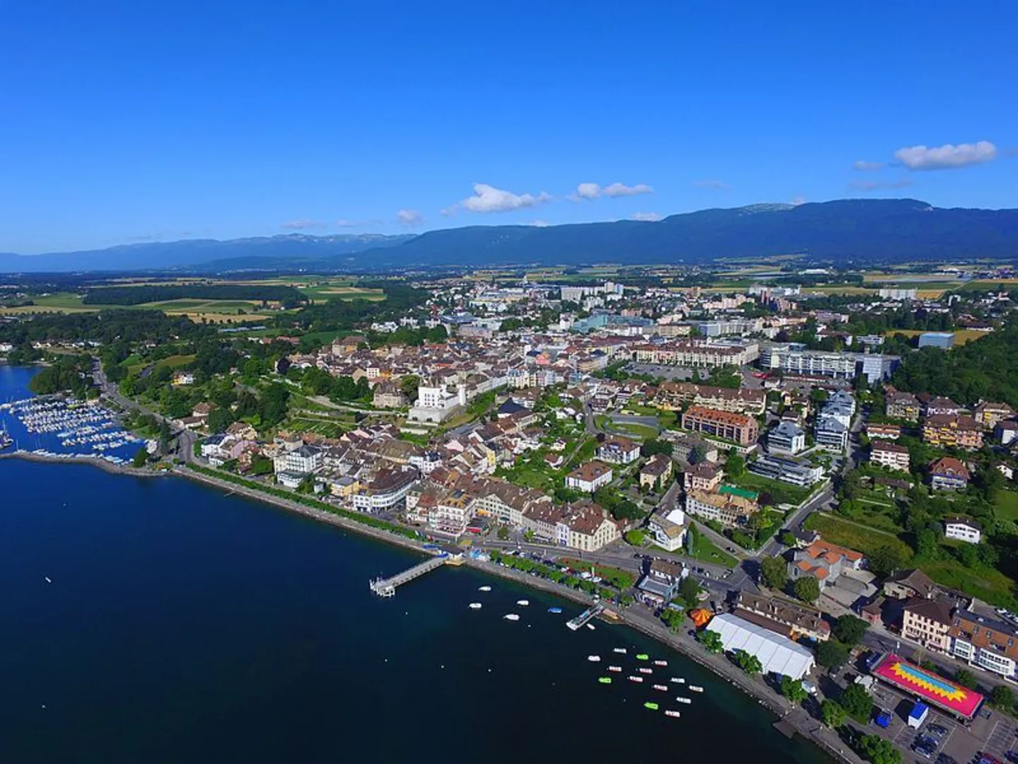 An image depicting the trail Coppet to Nyon and its surrounding area.