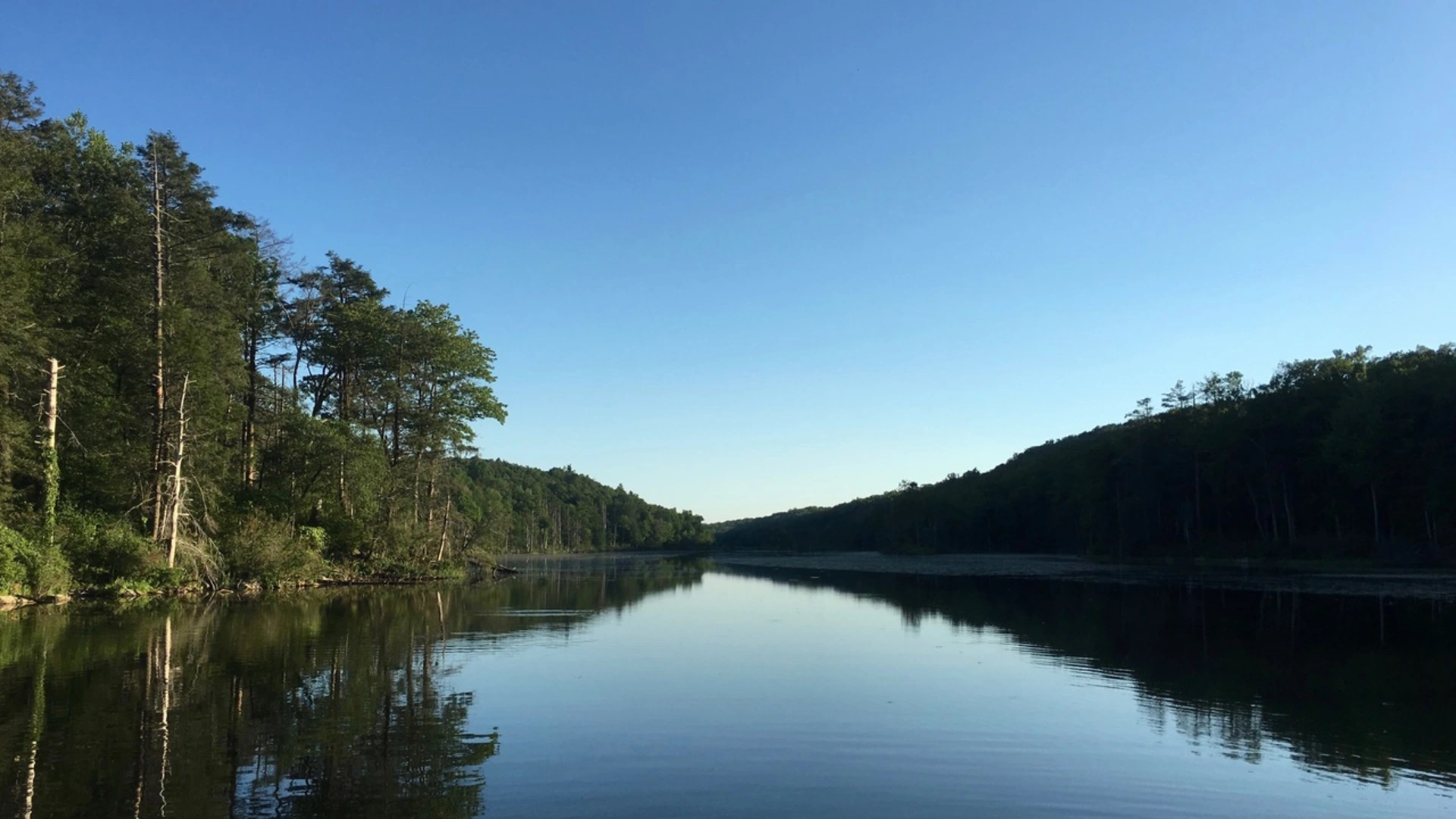 An image depicting the trail Canopus Lake, Hidden Lake and John Allen Pond Loop via Three Lakes Trail and its surrounding area.