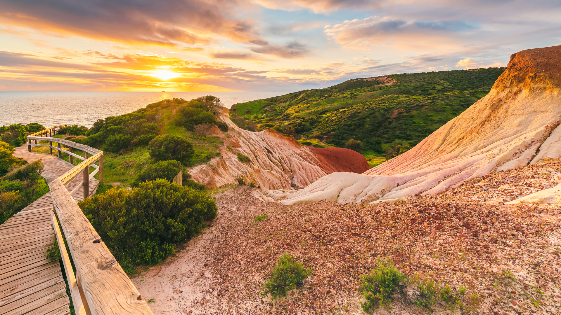 An image depicting the trail Chambers Hike and its surrounding area.