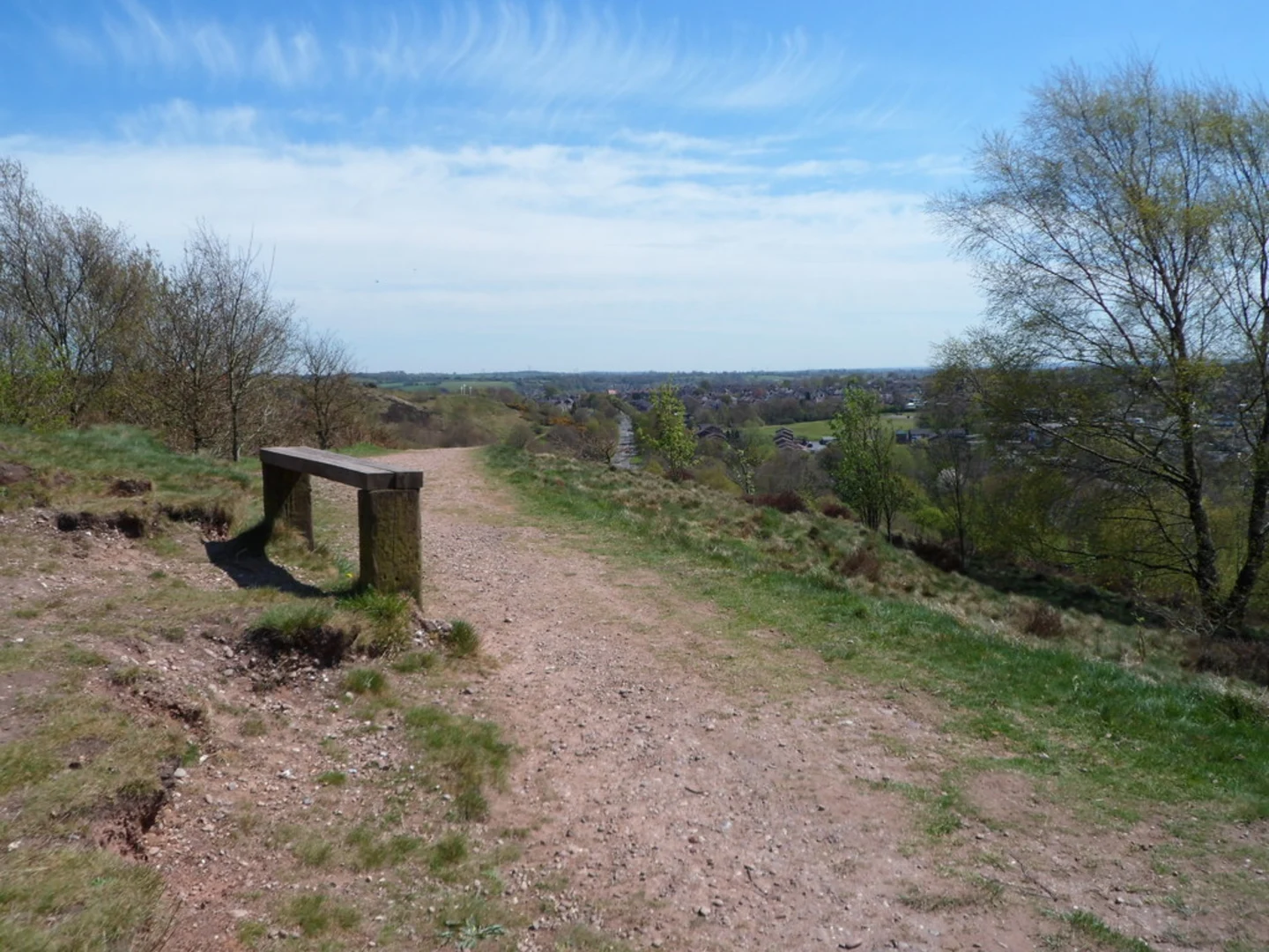 An image depicting the trail Park Hall Country Park Southern Loop and its surrounding area.