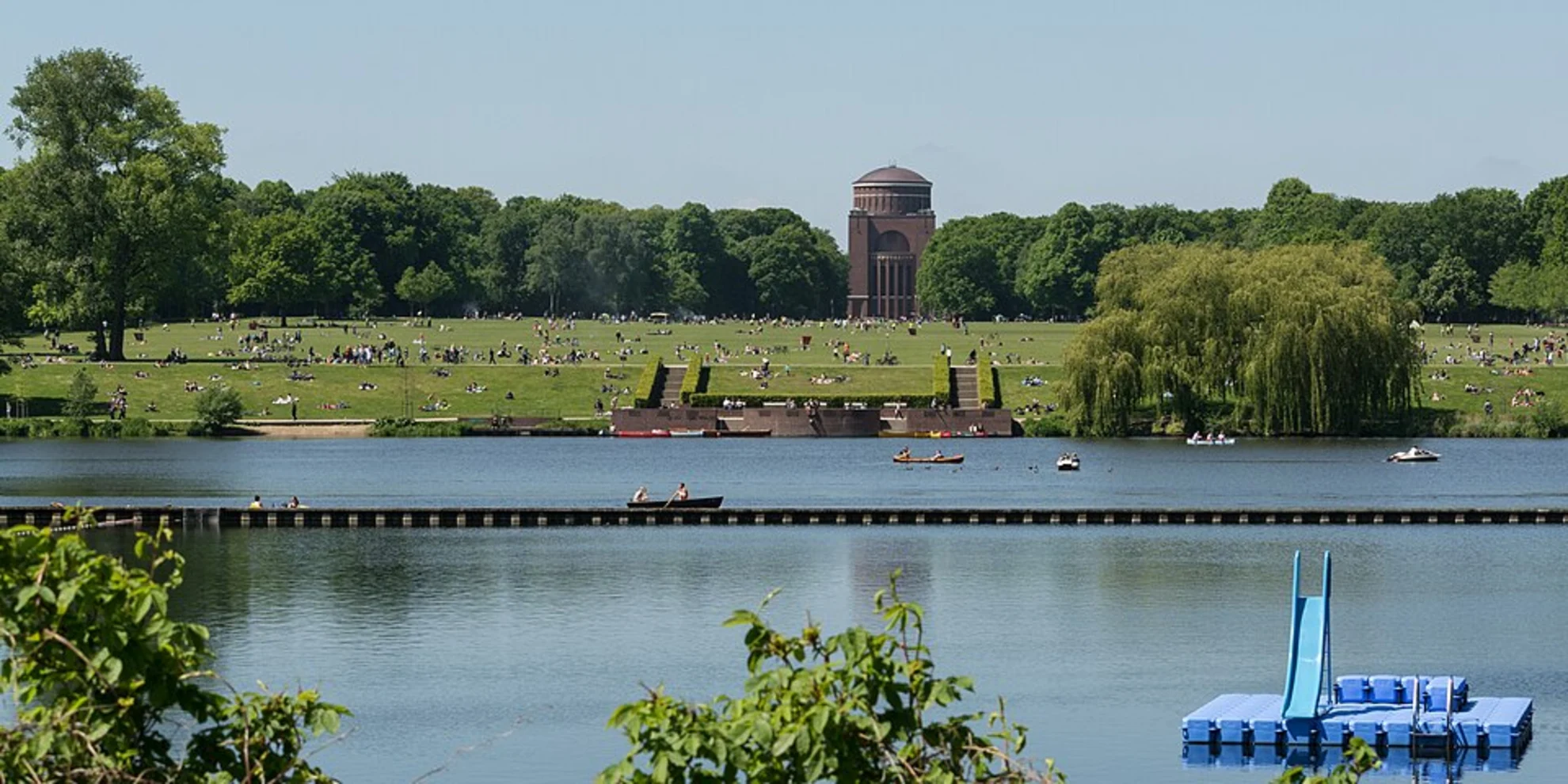 An image depicting the trail Stadtparksee and Hamburger Stadtpark Loop and its surrounding area.