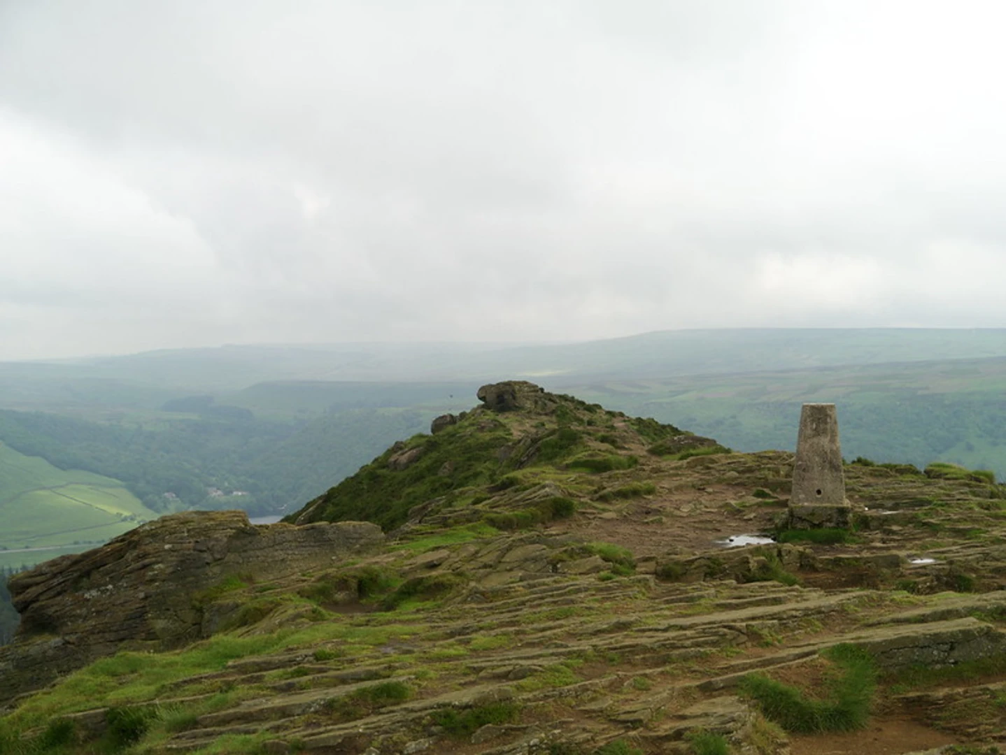 An image depicting the trail Ladybower Reservoir, Win Hill and Thornhill Loop and its surrounding area.