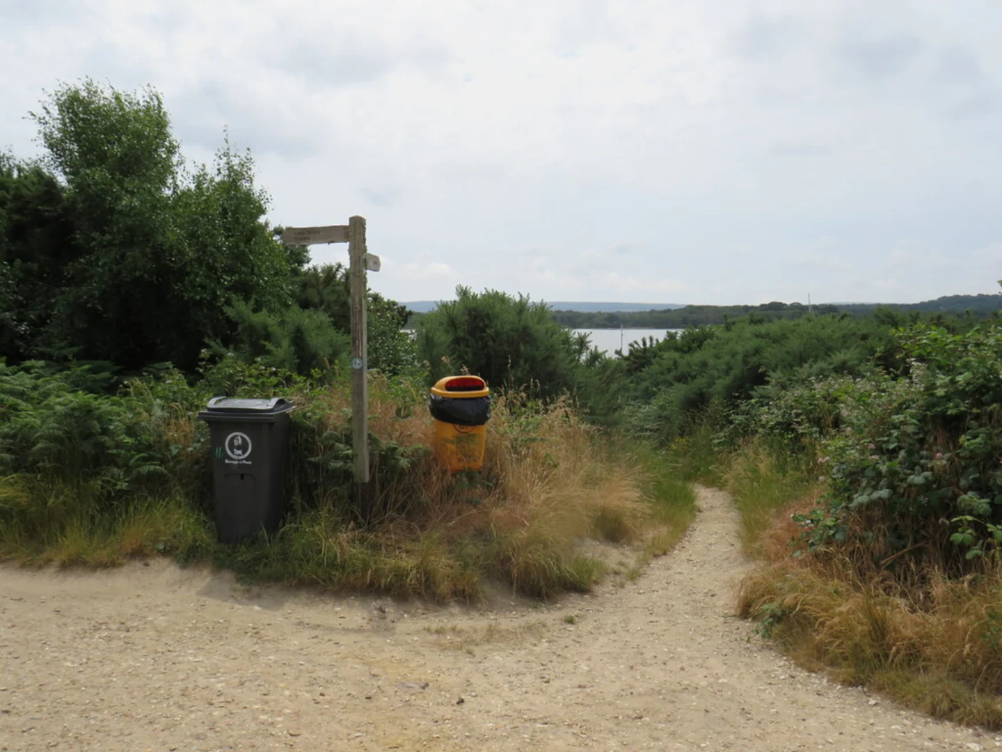 An image depicting the trail Hamworthy Park Loop and its surrounding area.