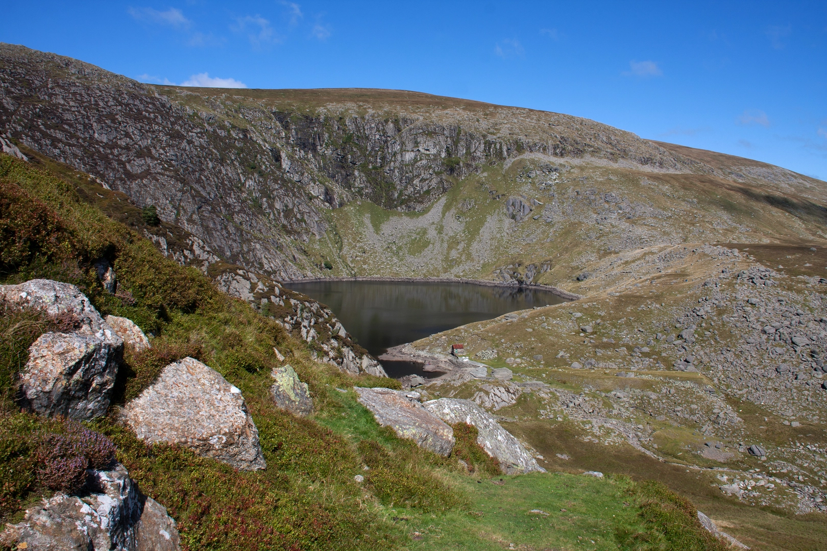 An image depicting the trail Foel Grach from Llyn Eigiau - Carneddau and its surrounding area.