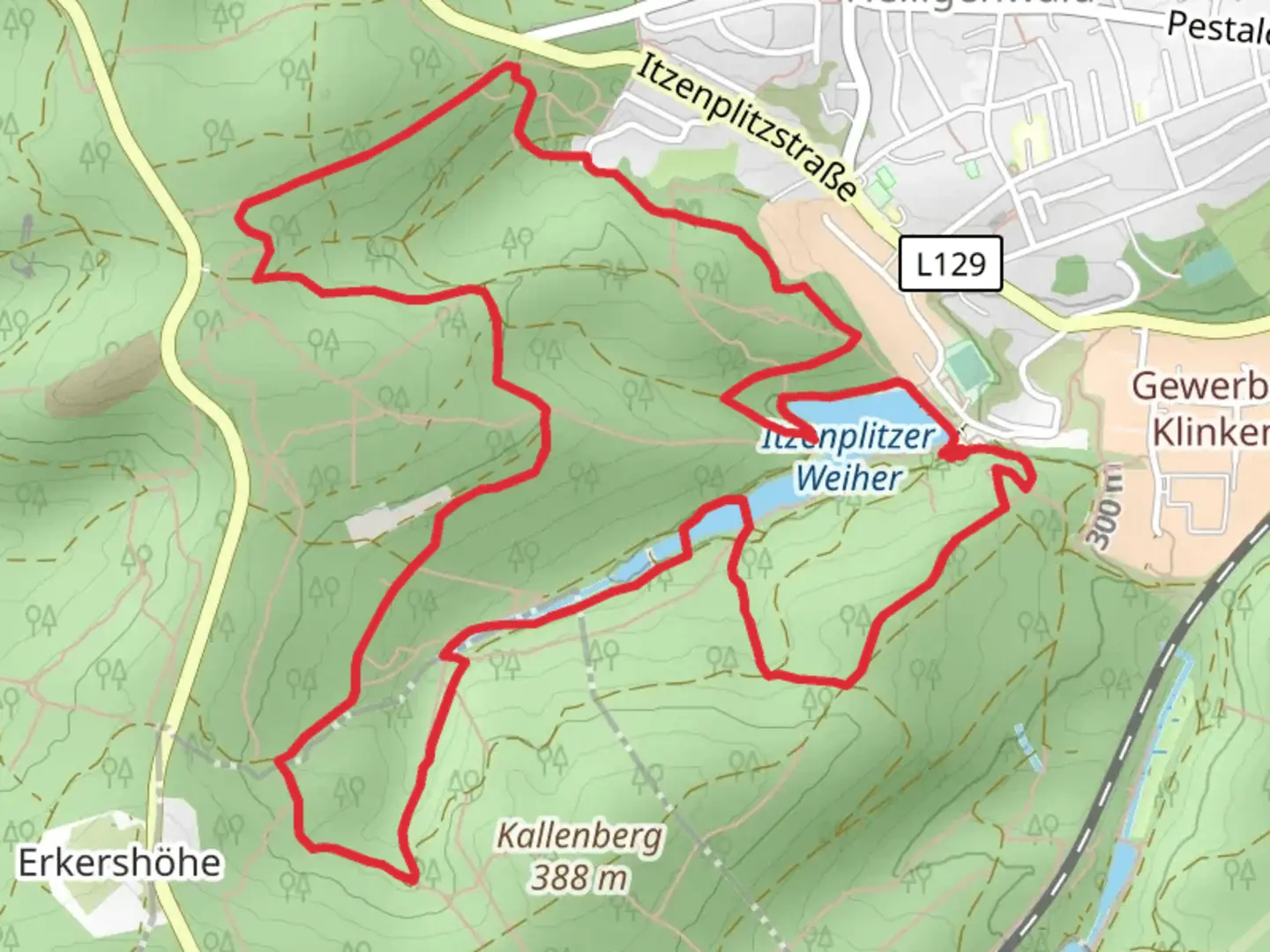 An image depicting the trail Itzenplitzer Weiher via Itzenplitzer Pingenpfad and its surrounding area.