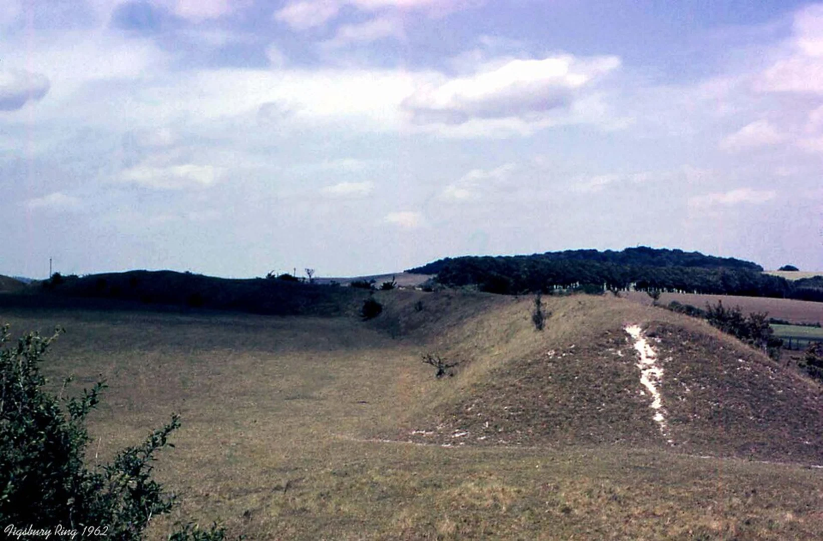 An image depicting the trail Figsbury Ring Walk - Winterbourne Earls and its surrounding area.