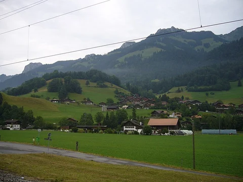 An image depicting the trail Diemtigtal House Trail - Front of the Valley and its surrounding area.