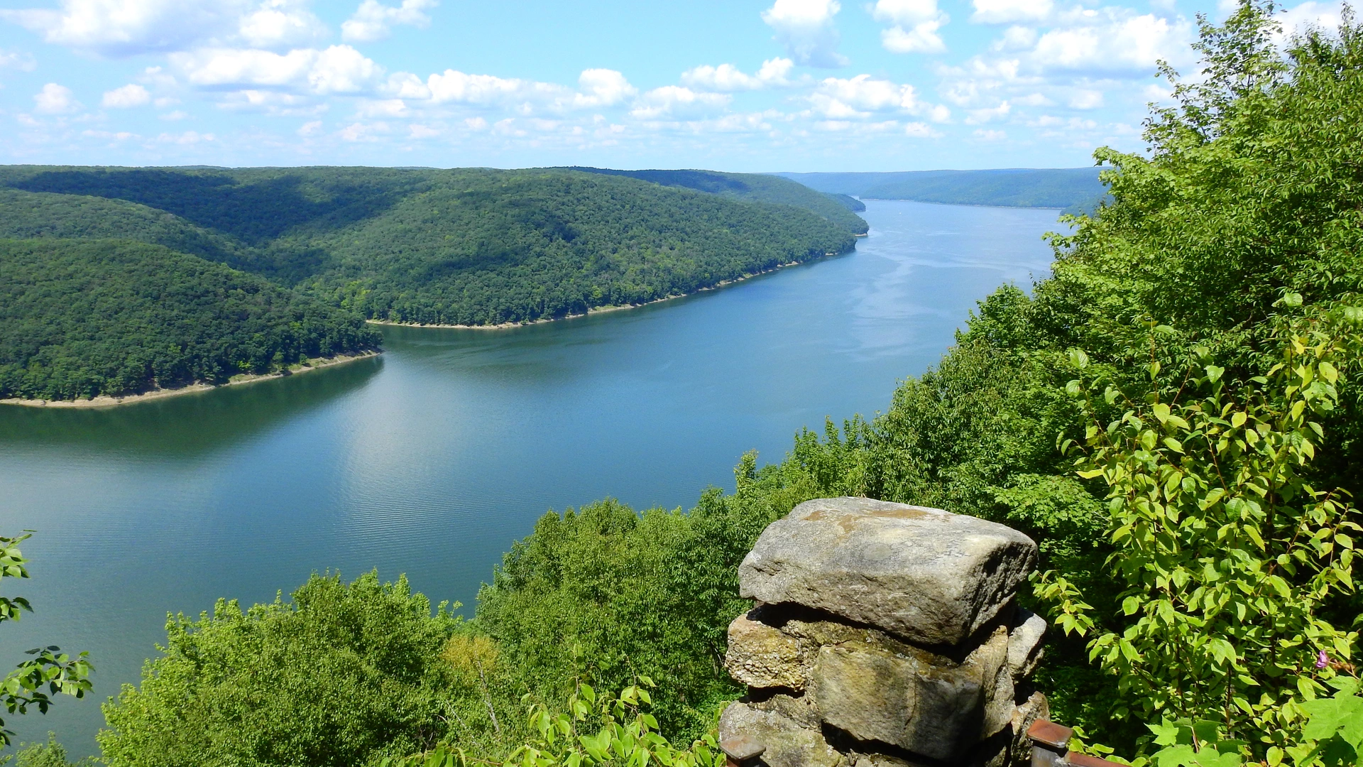 An image depicting the trail Jakes Rocks Loop via B Trail and its surrounding area.