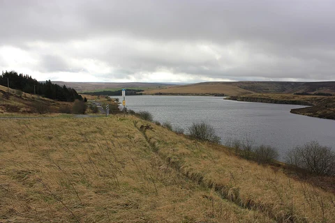 An image depicting the trail Winscar Reservoir, Harden Reservoir and Snailsden Reservoir Loop and its surrounding area.