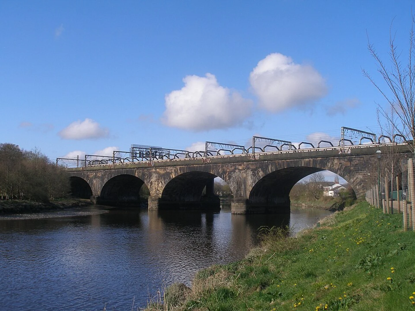 An image depicting the trail Japanese Rock Garden, Avenham Park and Miller Park via Derby Walk and its surrounding area.