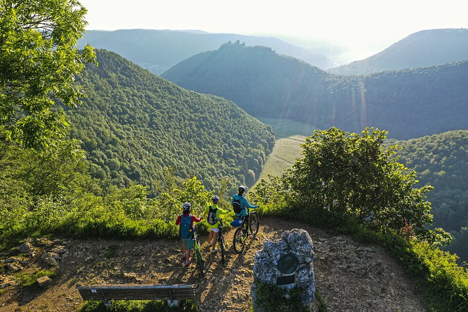 An image depicting the trail Uracher Wasserfall and Rutschenfelsen Loop via Wasserfallsteig and its surrounding area.