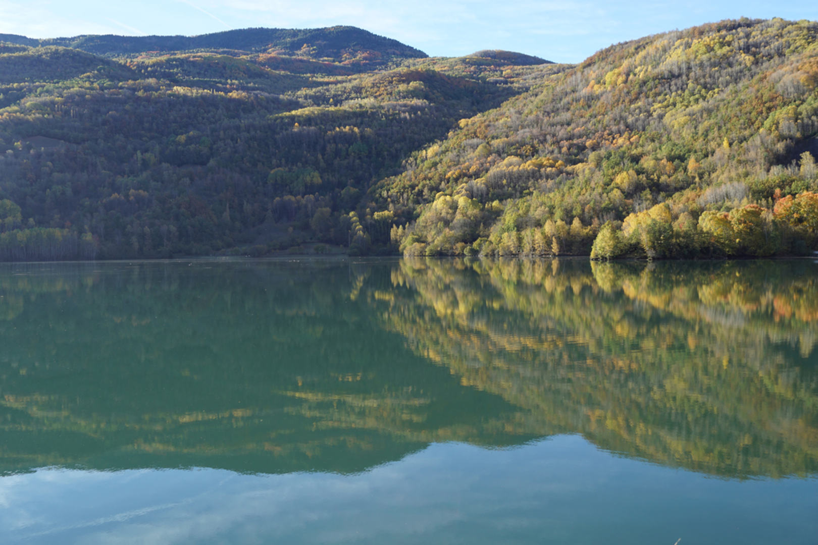 An image depicting the trail Benasque - Eriste PR HU 32 and its surrounding area.